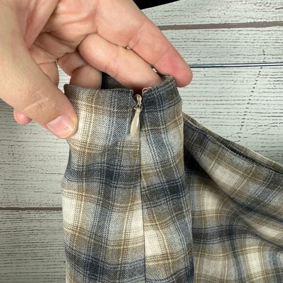 Old Navy Plus Size Tan & Gray Plaid Fall Mini Pencil Skirt Size 4X - Picture 3 of 6